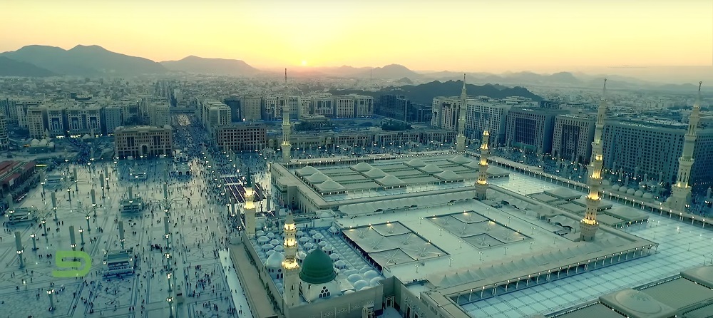 ٱللَّٰهُمَّ صَلِّ وَسَلِّمْ عَلَىٰ مُحَمَّدٍ وَعَلىٰ آلِ مُحَمَّدٍ